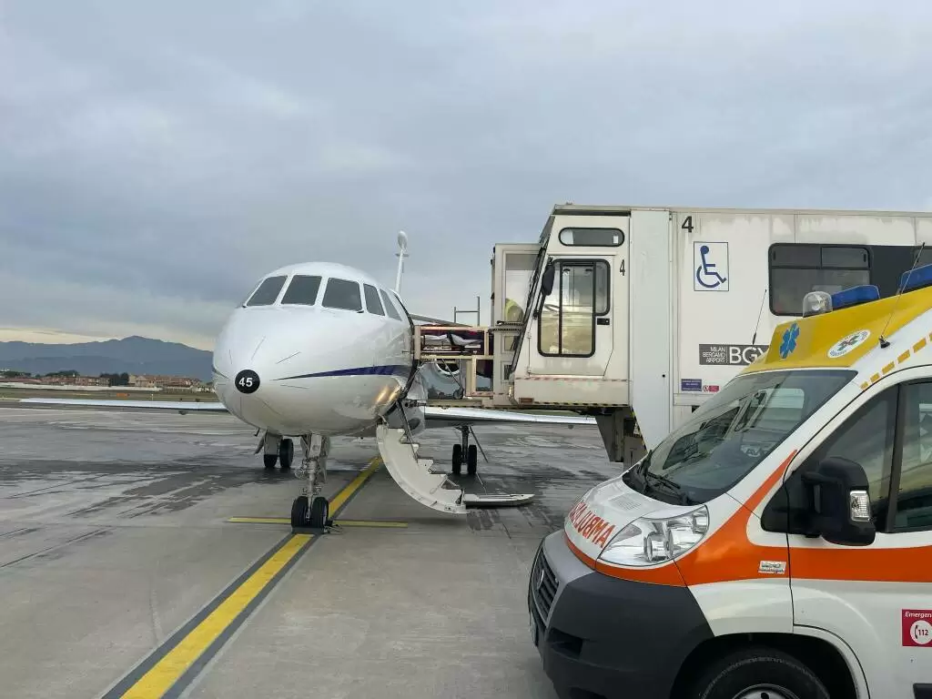 Da Catania a Orio sul Falcon 900 dell Aeronautica il volo della