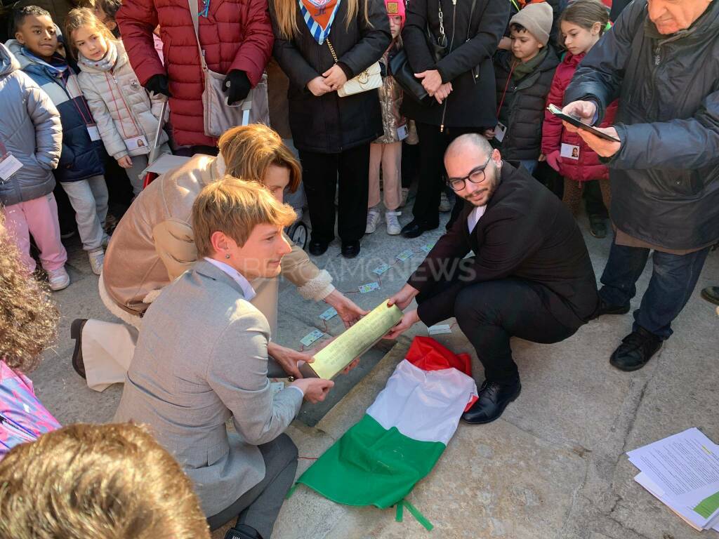 La prima "Stolperschwelle" Soglia d’inciampo alla Caserma Montelungo 