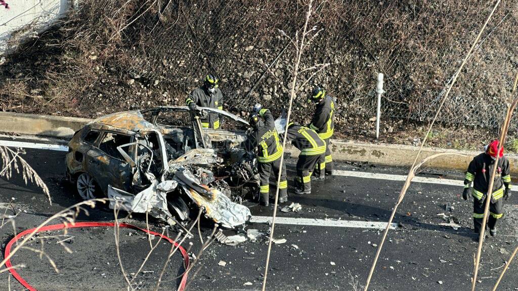 Presezzo, scontro con un camion: auto prende fuoco, muore un uomo