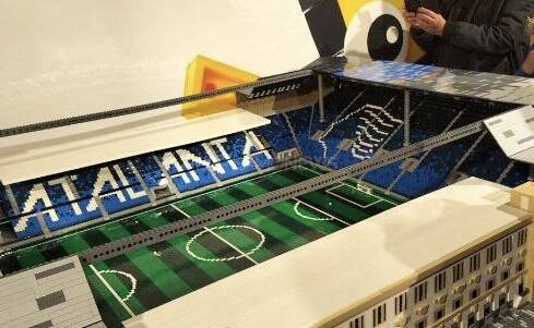 Il modellino del Gewiss Stadium costruito con i mattoncini Lego