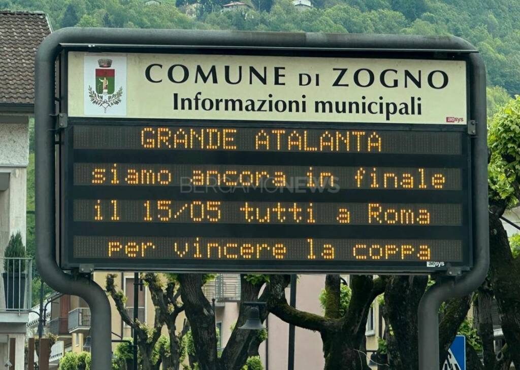 "Tutti a Roma per la Coppa": i tabelloni dei comuni della Bergamasca celebrano la "grande Atalanta"