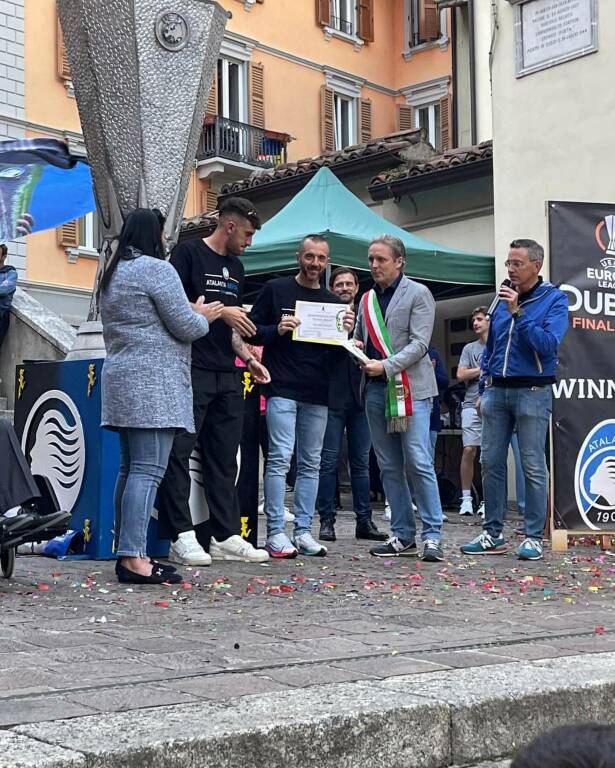 Zogno festeggia i suoi campioni: Ruggeri e Ginami premiati per il trionfo in Europa League