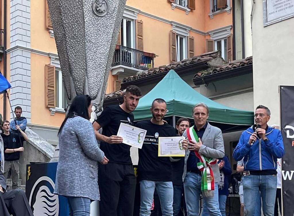 Zogno festeggia i suoi campioni: Ruggeri e Ginami premiati per il trionfo in Europa League