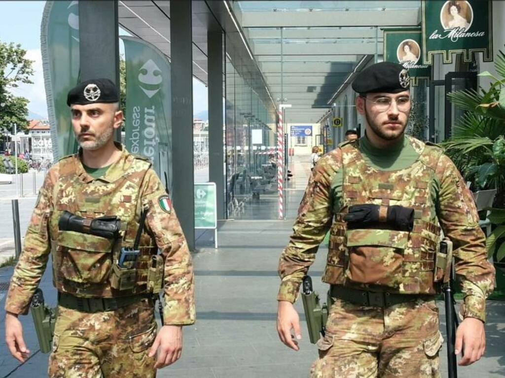 militari in stazione a Bergamo