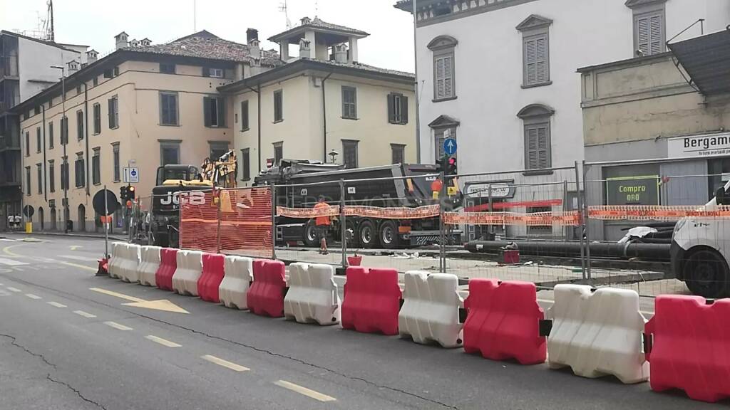 Bergamo, il cantiere in via Camozzi