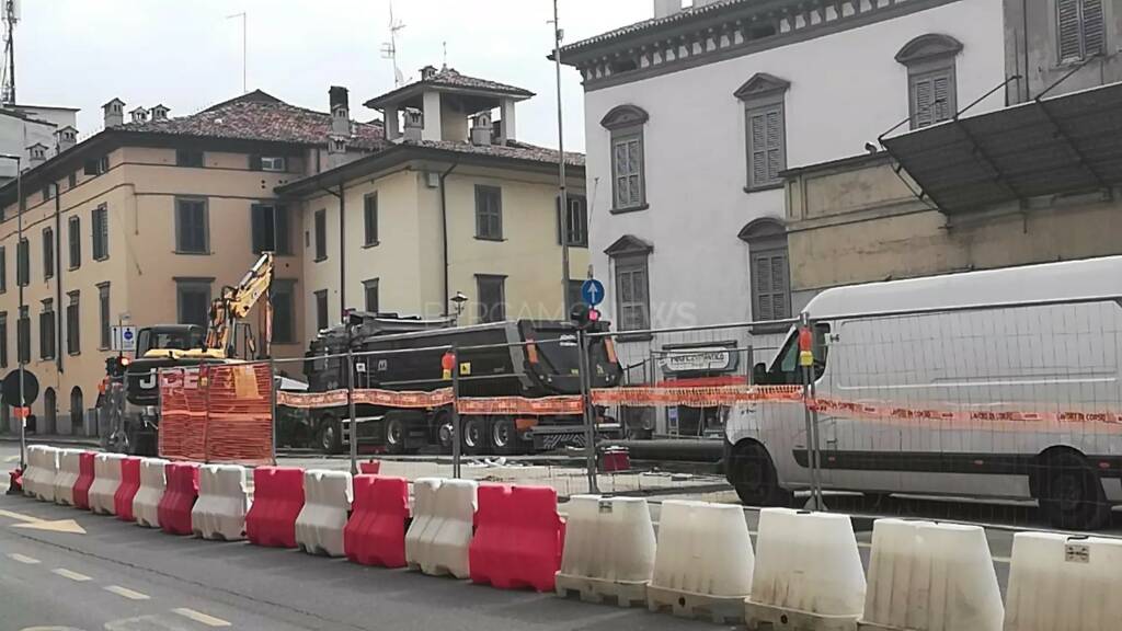 Bergamo, il cantiere in via Camozzi