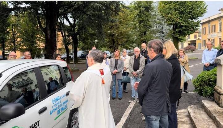 Presentata e benedetta la nuova auto di Auser Bergamo