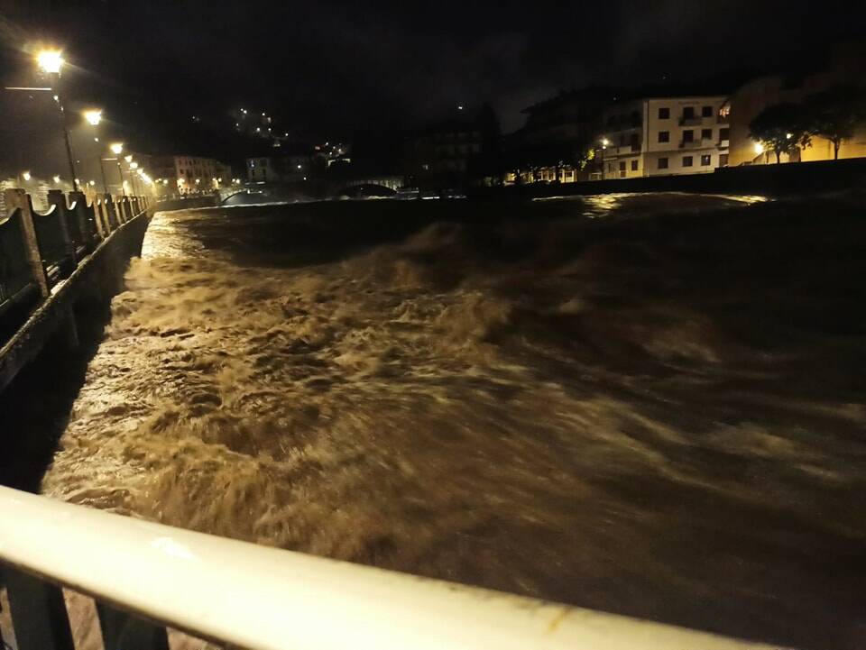 Il Brembo in piena fa paura: allerta in Val Brembana