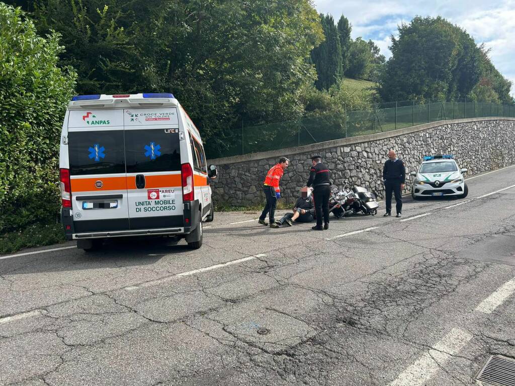 Cazzano, scivola in moto per evitare un’auto: ferito un 54enne