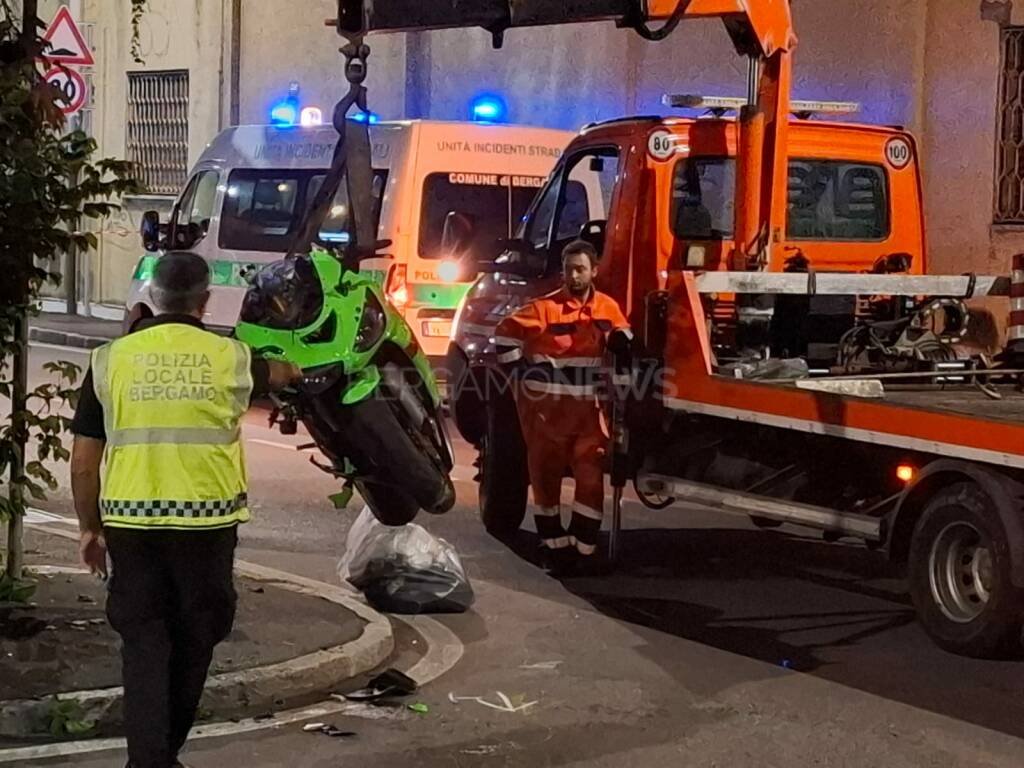 Bergamo, schianto nella notte: grave motociclista 47enne